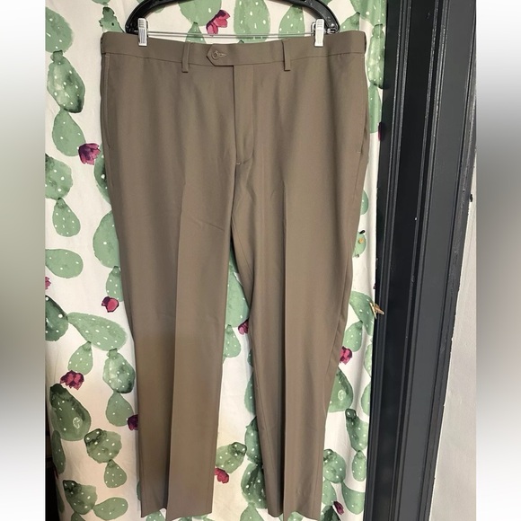 GS Perfect Fit Men’s Dark Taupe Flat Front Modern Fit Dress Pants Size 42/32 - Picture 1 of 6